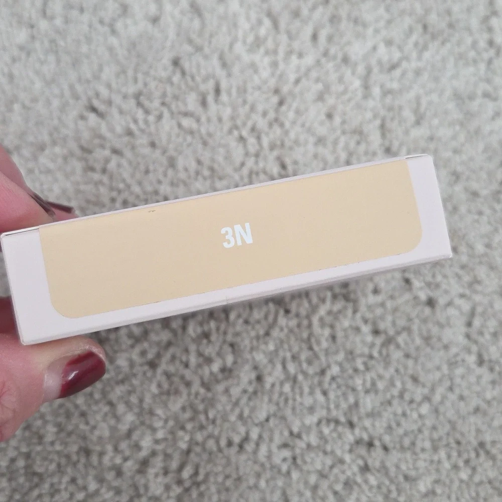 Kylie Cosmetics Natural Blur Powder Foundation - 3N - Picture 2 of 9
